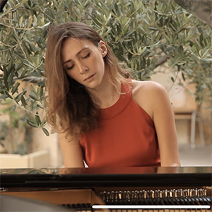 julie300x300